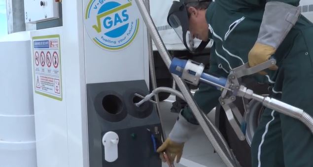 Vidéo : comment faire le plein de carburant GNL ?